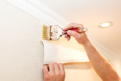 Pose de papier peint à Rousson — revêtements muraux et toiles de verre